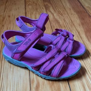 Girls size 11 TEVA sandals, hot pink